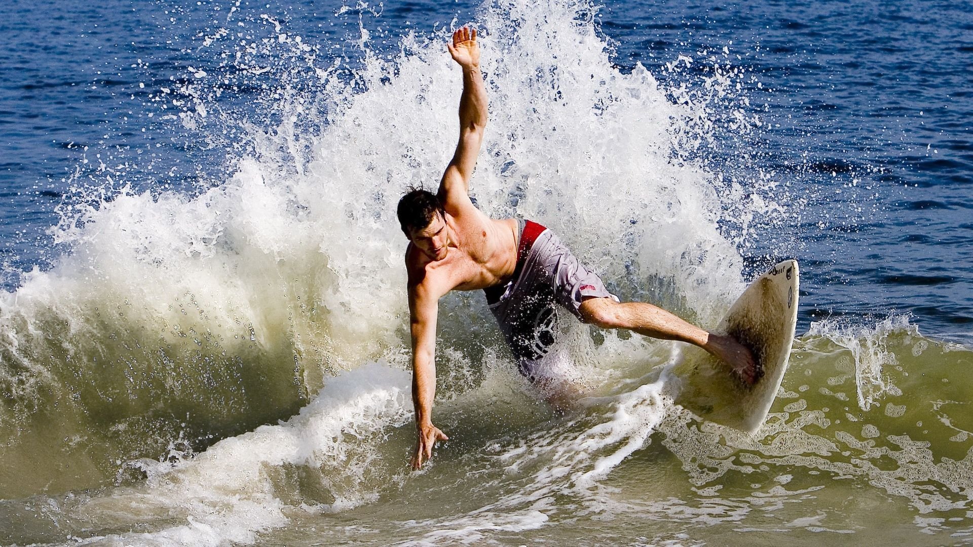 “德甲激战正酣，胜负关系到排名变化”，德甲战况